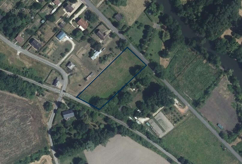 Terrain à BOSSAY-SUR-CLAISE