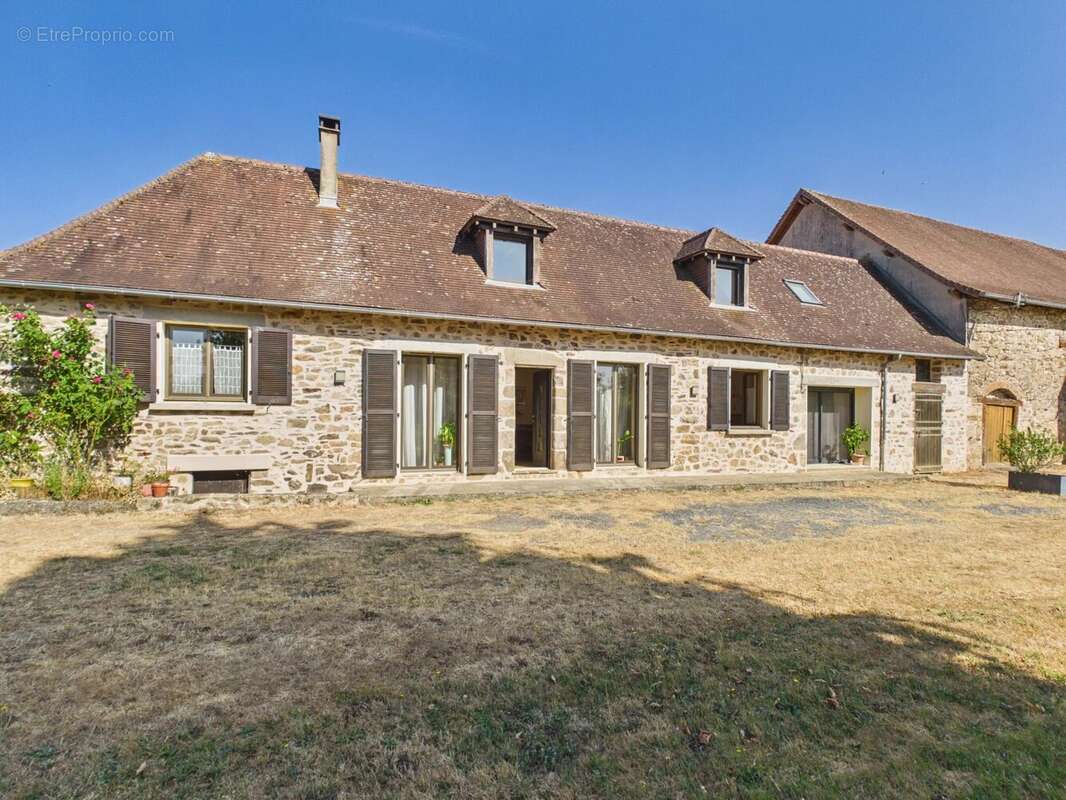 Propriété équestre avec 5 chambres, excellentes écuries et 19.5ha - photo 16