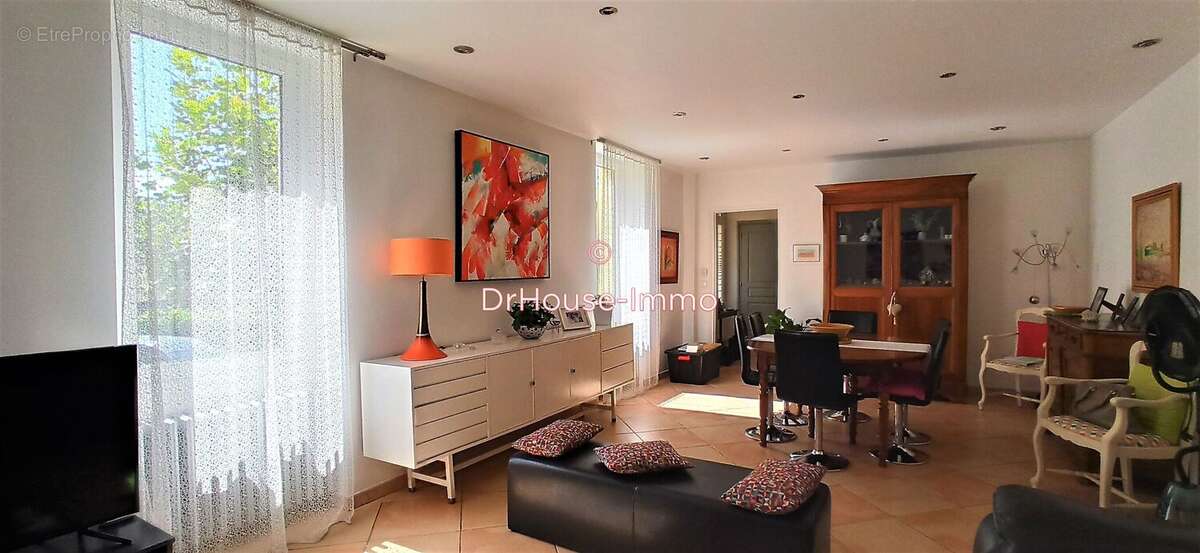 Appartement 195 m² à Ales  - photo 3