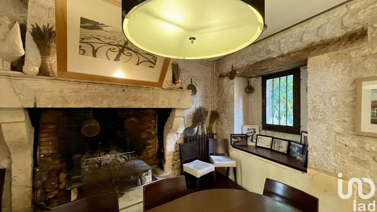 Photo 1 - Commerce à JONZAC