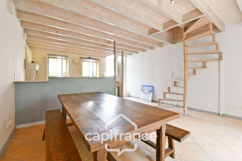 Maison charentaise à vendre 4 pièces LES EGLISES D'ARGENTEUIL (17)avec garage sur 1089m² de jardin arboré - photo 8