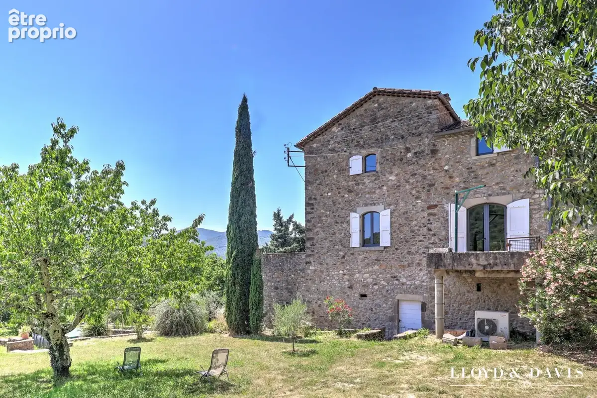 Maison à MEYRANNES