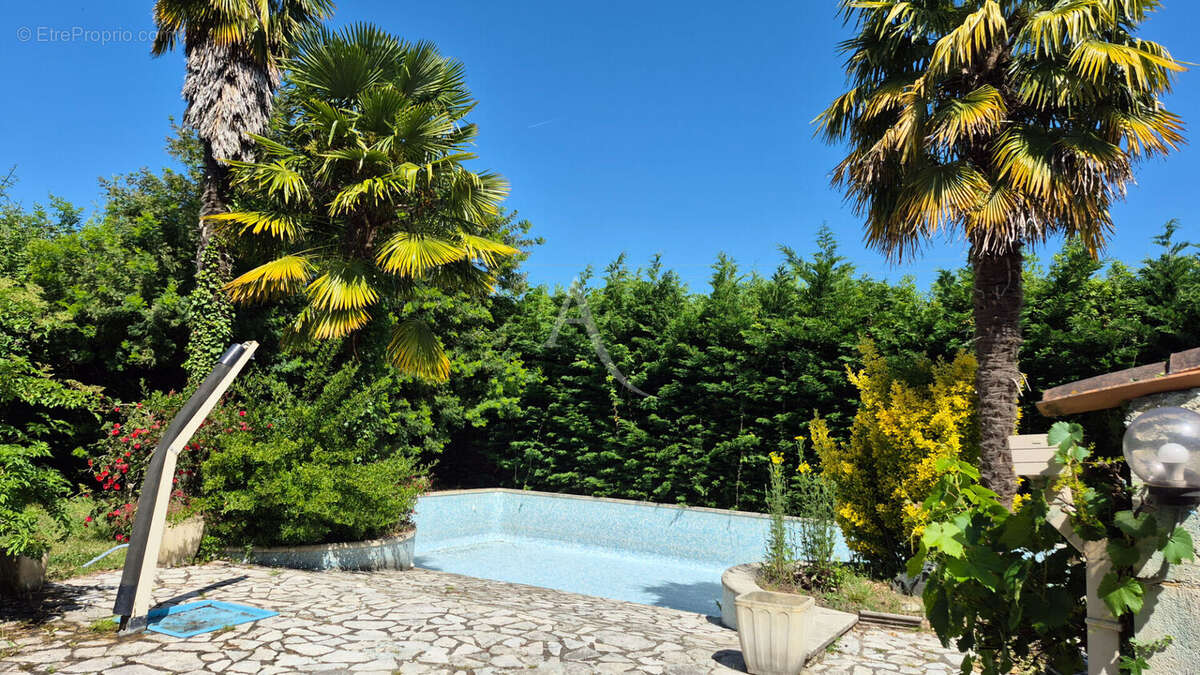 Maison à FONTCOUVERTE