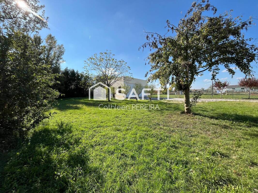 Photo 1 - Terrain à SAINT-SULPICE