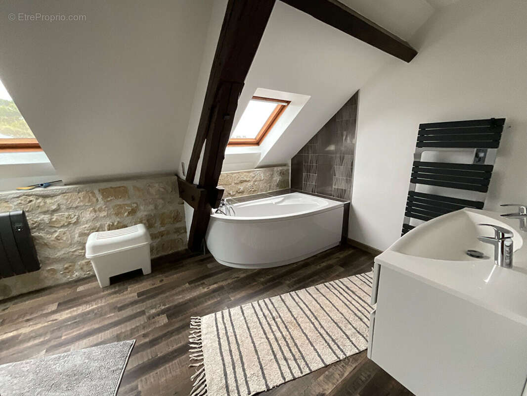 Maison à MAURECOURT