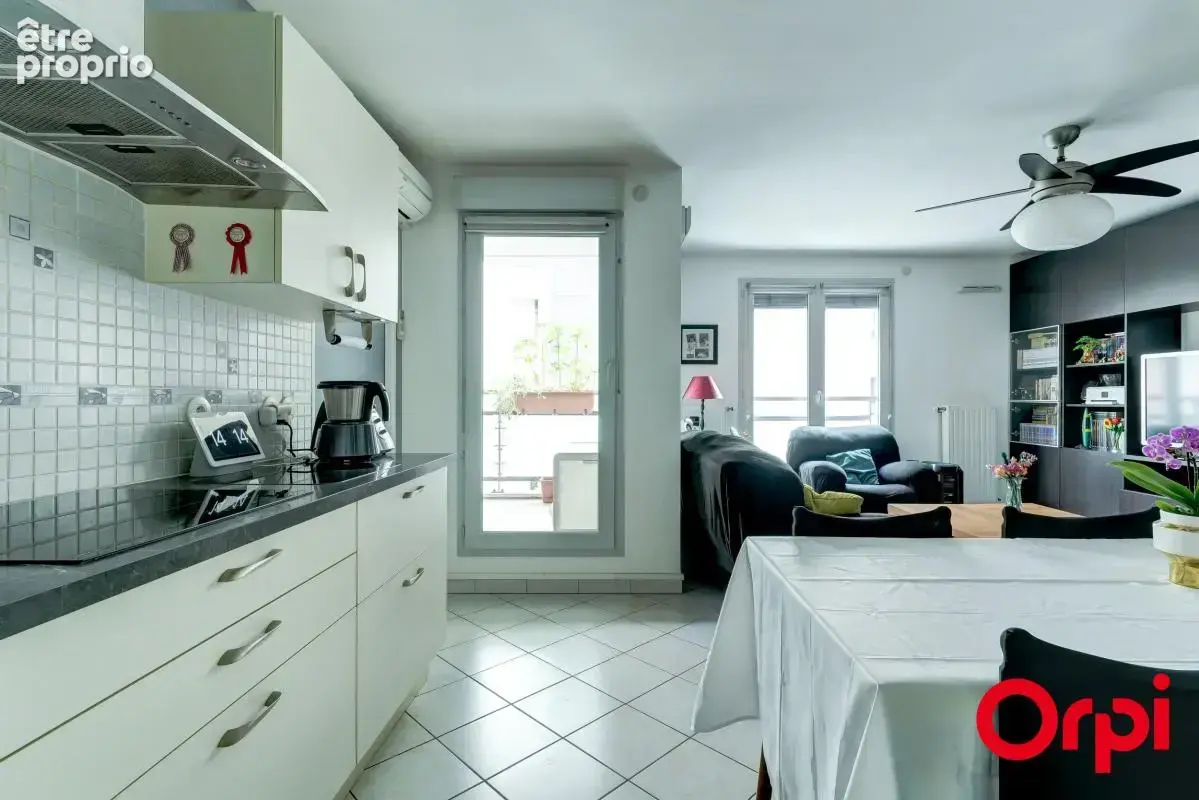A vendre - Appartement type T4 de 75 m2 avec balcon et garage double - photo 7