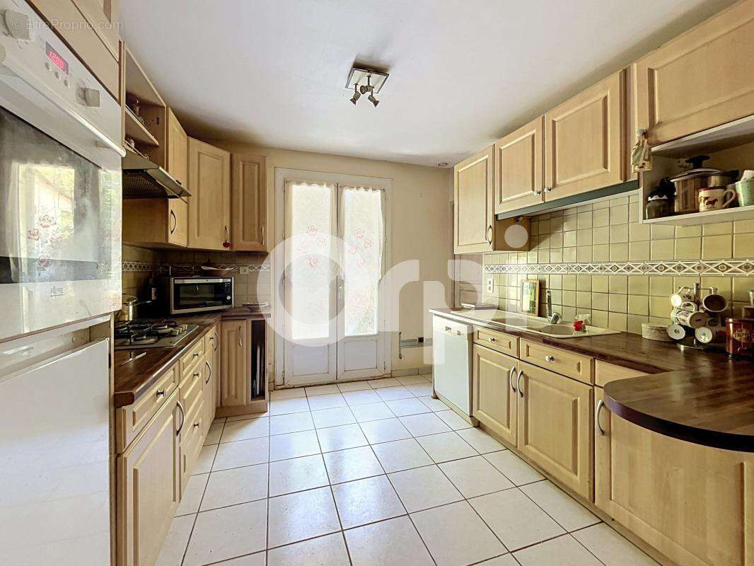 À vendre – Maison familiale 6 chambres à Chancelade - photo 9