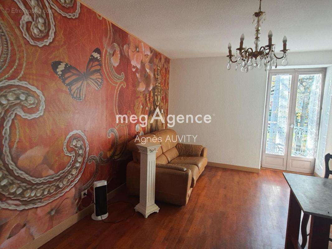 Appartement à NERIS-LES-BAINS