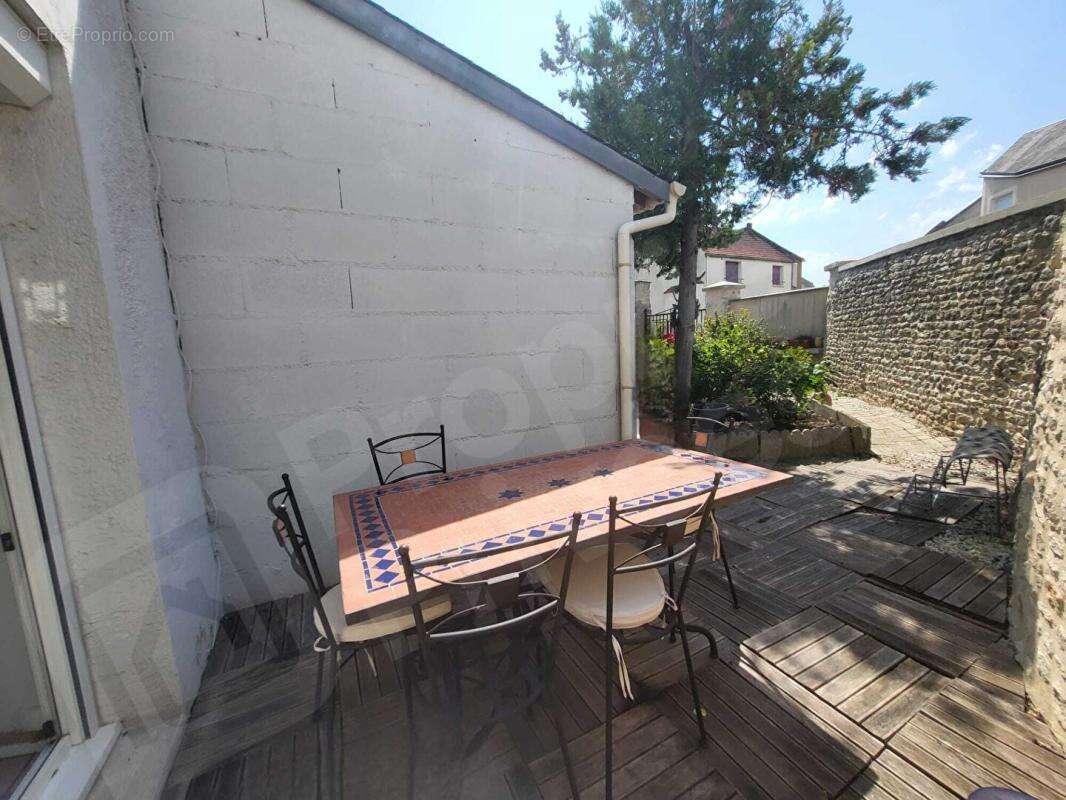Sermaises centre, Maison en pierre 3 chambres, cour, garage - photo 14