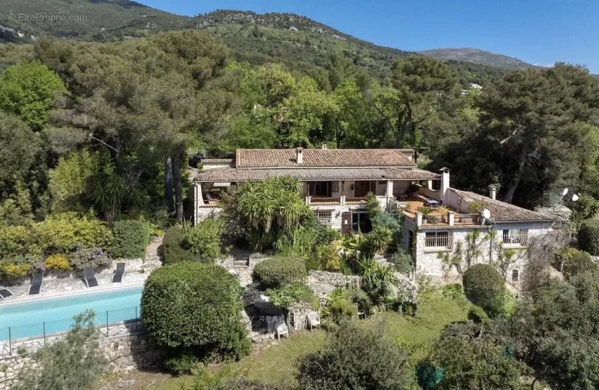 Maison à TOURRETTES-SUR-LOUP