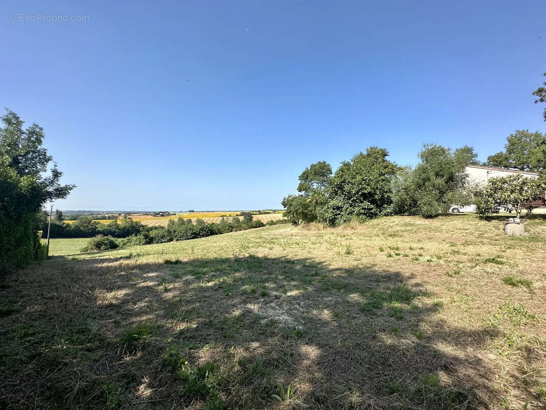 Terrain à L&#039;ISLE-JOURDAIN