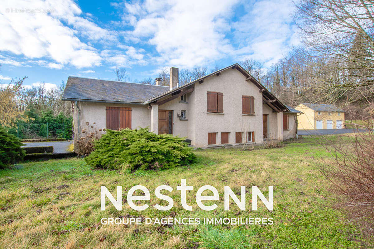 Ensemble immobilier de 8 bâtiments dont 2 maisons, 2300 m2 de surface utile sur 3 hectatres - photo 6