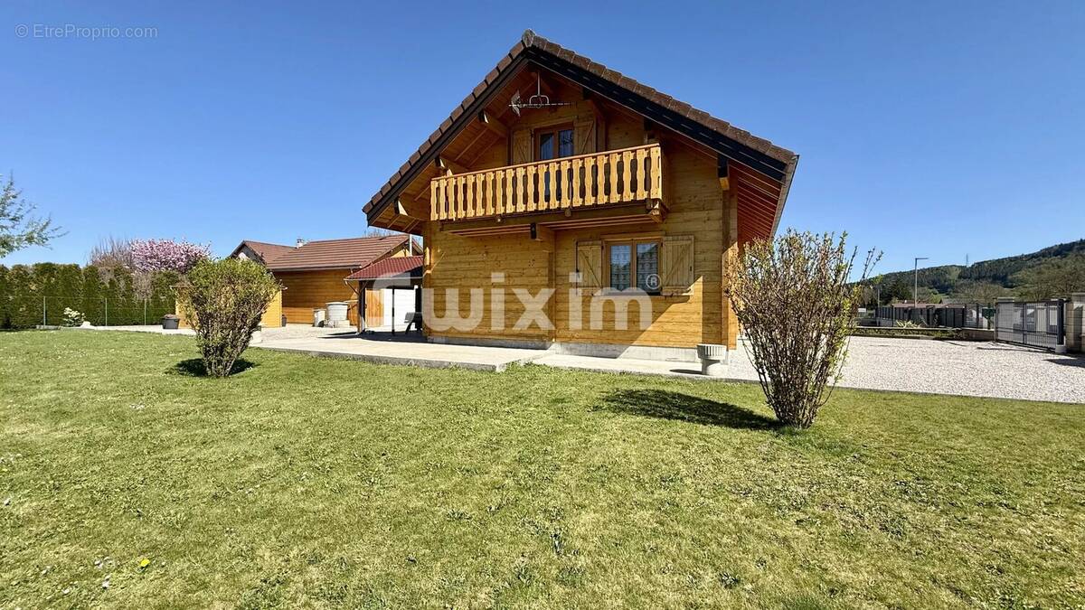Maison à CHAMPAGNOLE