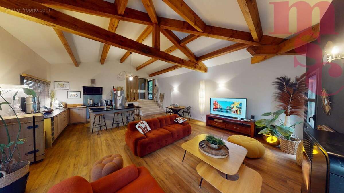 Maison à SAINT-CLEMENT-DE-RIVIERE