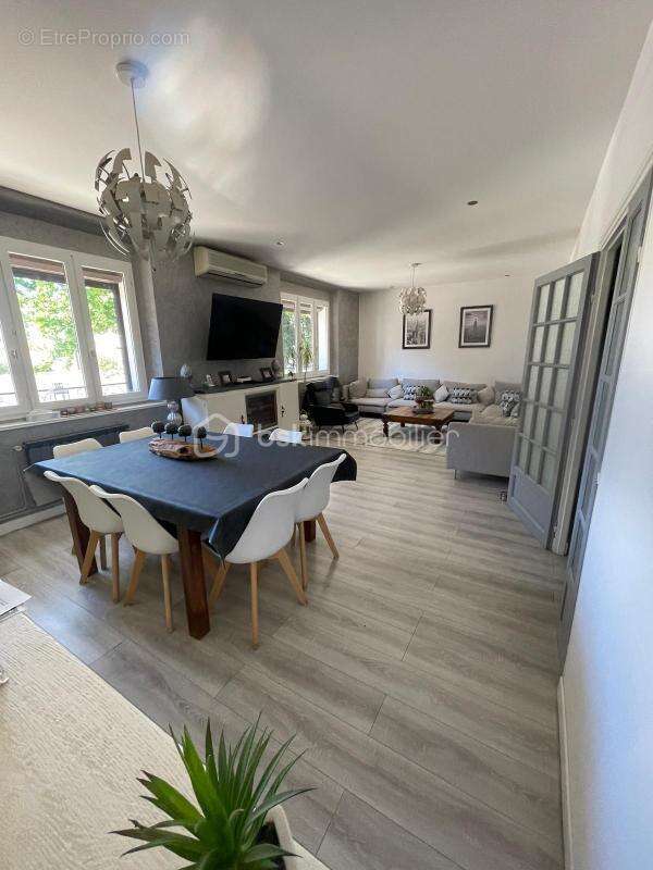 Villa 214 m² + 30 m² à aménager - 6 chambres + bureau - Piscine - photo 6