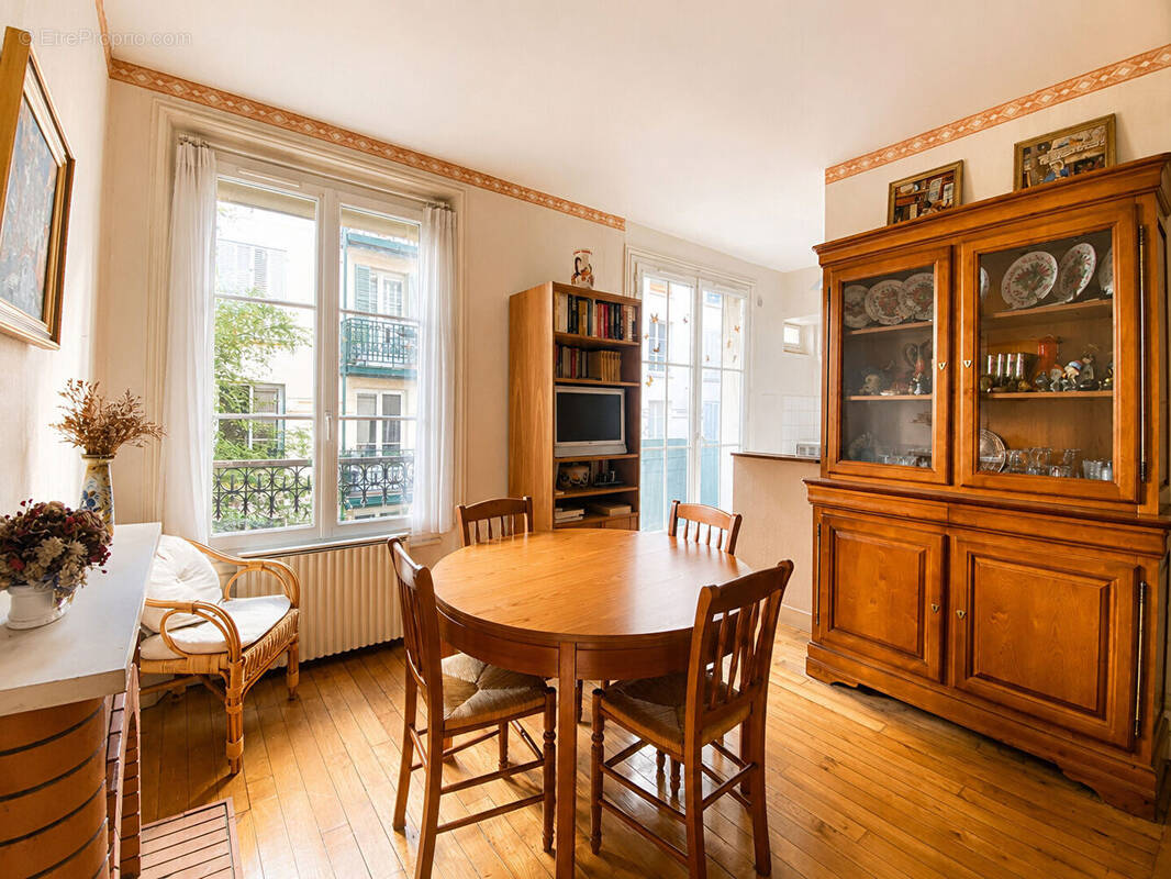 Appartement à PARIS-14E
