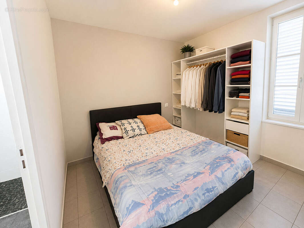 Immeuble de rapport à Saint-Just-en-Chevalet avec 3 logements loués. Revenus locatifs immédiats, idéal investisseur. - photo 7