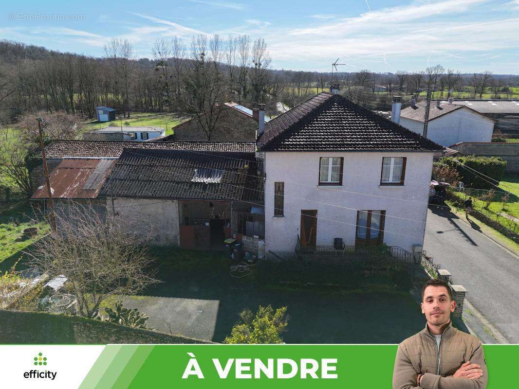 Maison à MOUSSAC