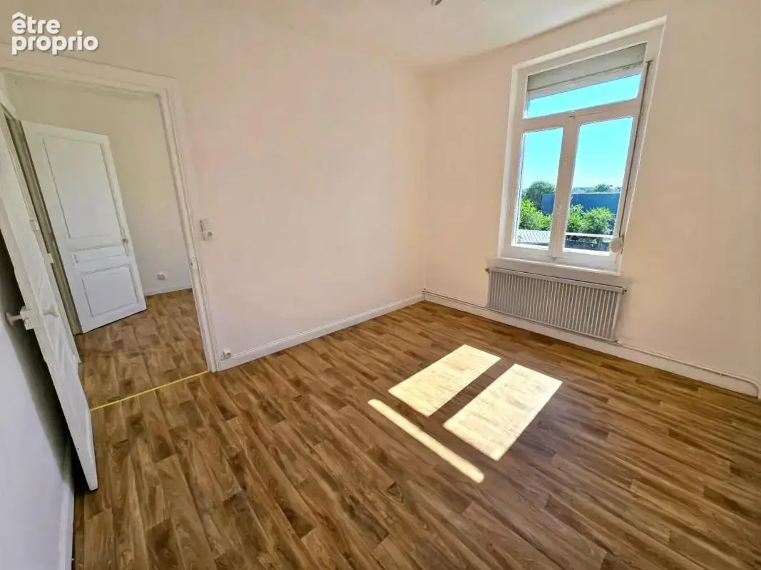 HIRSON (02) -  Vente maison semi-individuelle, avec 3 chambres , cour  et jardin  - photo 5