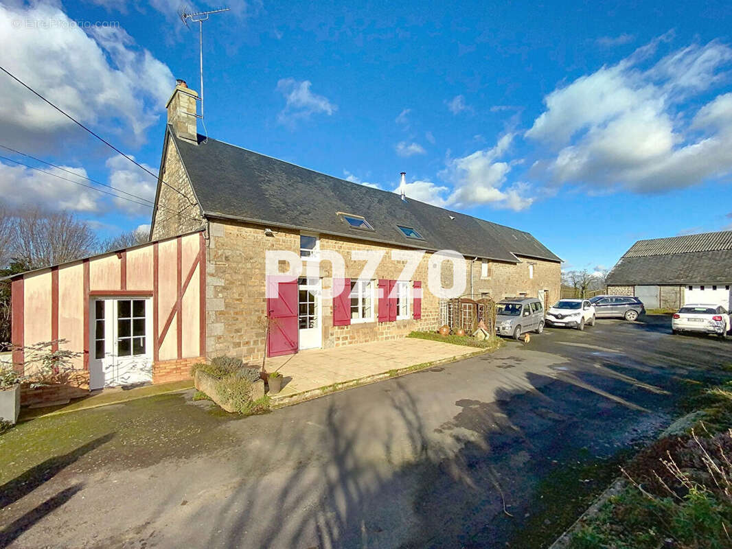 Maison à FOUGEROLLES-DU-PLESSIS