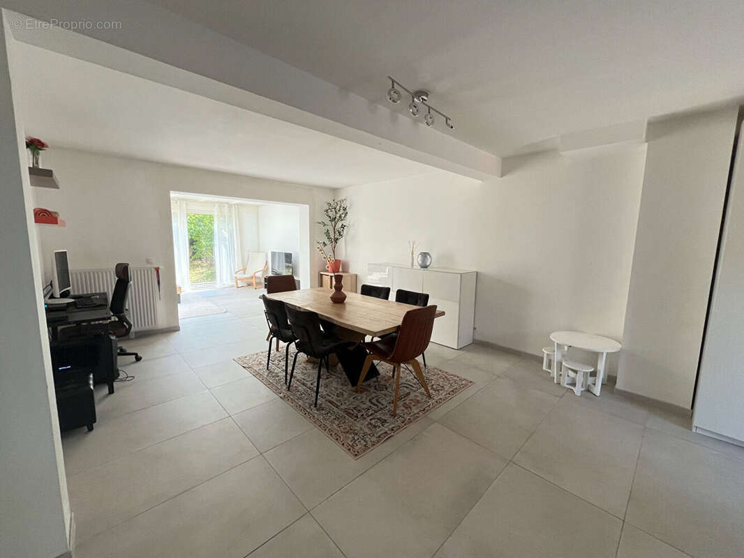 Maison à SAVIGNY-LE-TEMPLE