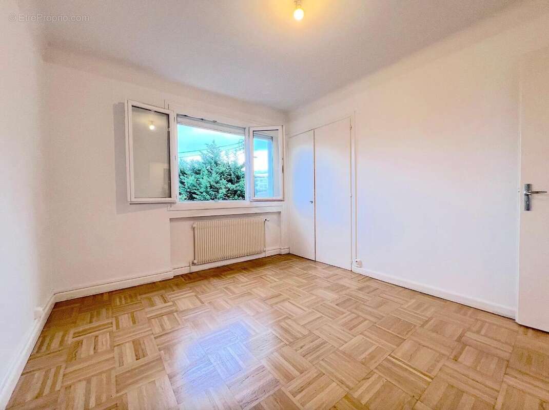   - Appartement à DECINES-CHARPIEU
