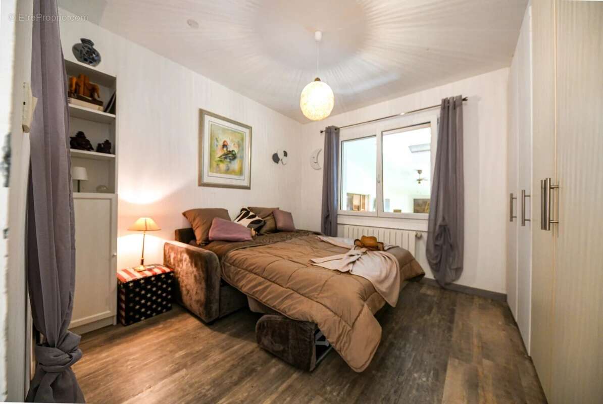 Maison méridionale de plain-pied de 167 m² avec jardin et piscine à 3.5 km du centre d’Uzès - photo 12