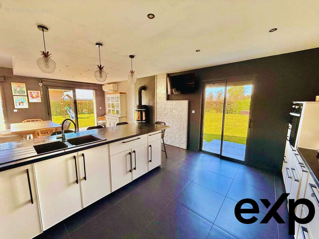 Maison à SAINT-GENIX-SUR-GUIERS