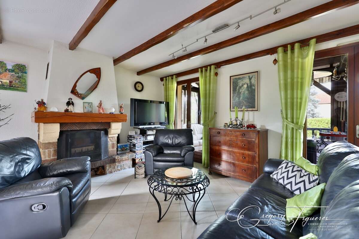 CHAPONOST – Élégante maison familiale avec possibilité de deux logements indépendants – Terrain de 802 m² - photo 3