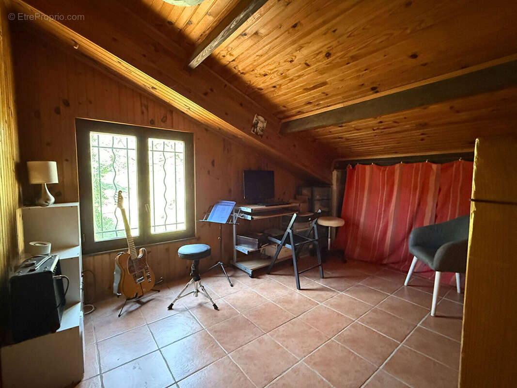 Maison à LA ROQUE-D'ANTHERON