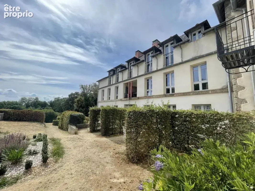 T2 + cabine 34 m² avec balcon – Dans un Château avec piscine - photo 10