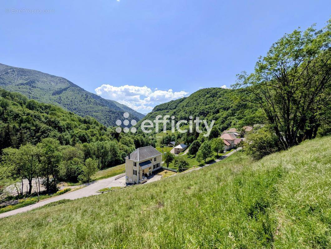 Terrain à LA SALETTE-FALLAVAUX