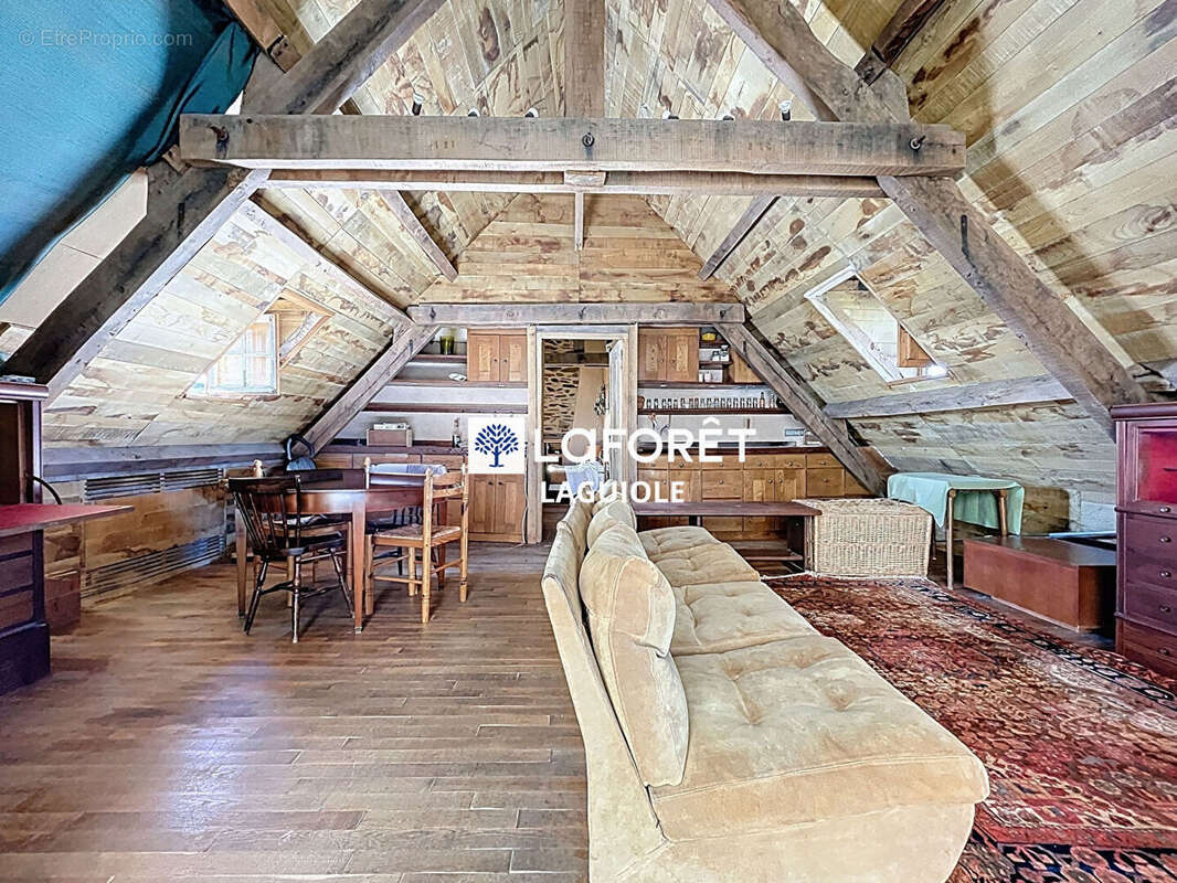 Maison à LACROIX-BARREZ