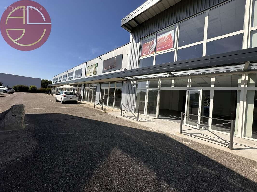 Commerce à MONTECH