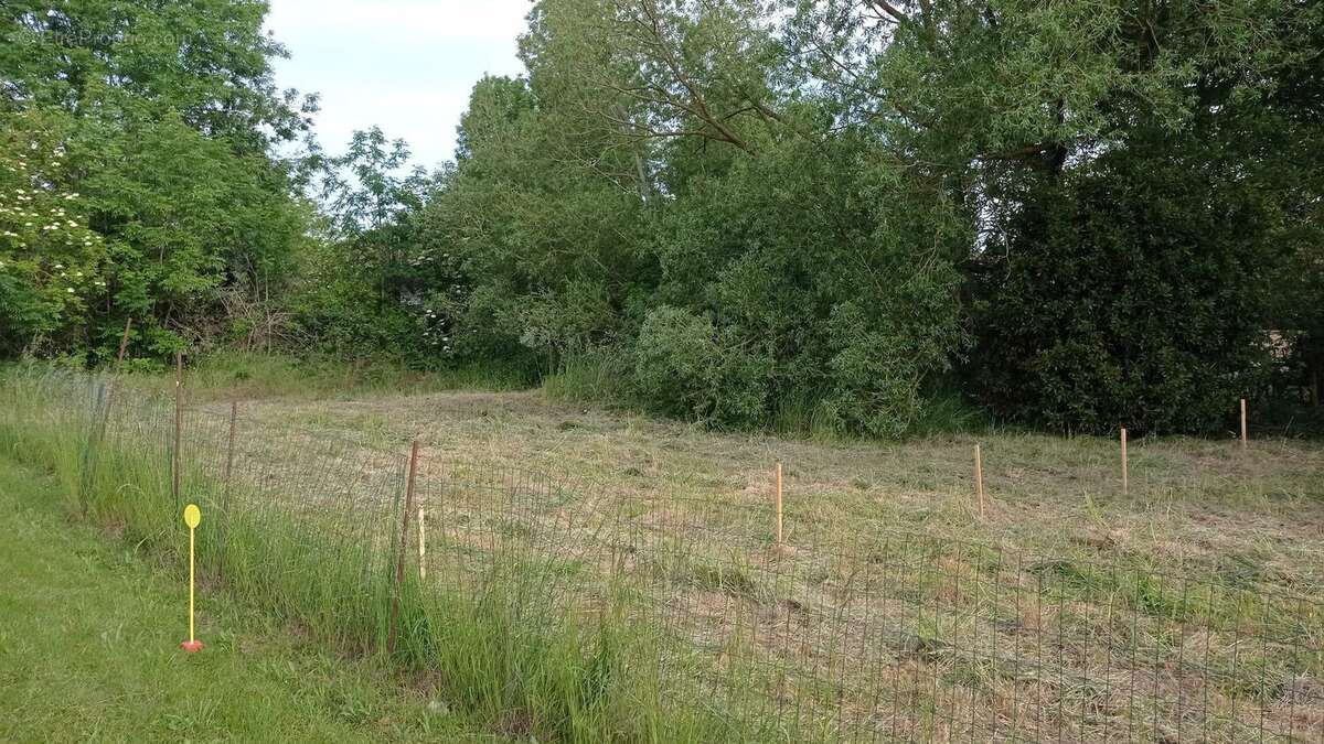 Terrain à GOMETZ-LE-CHATEL