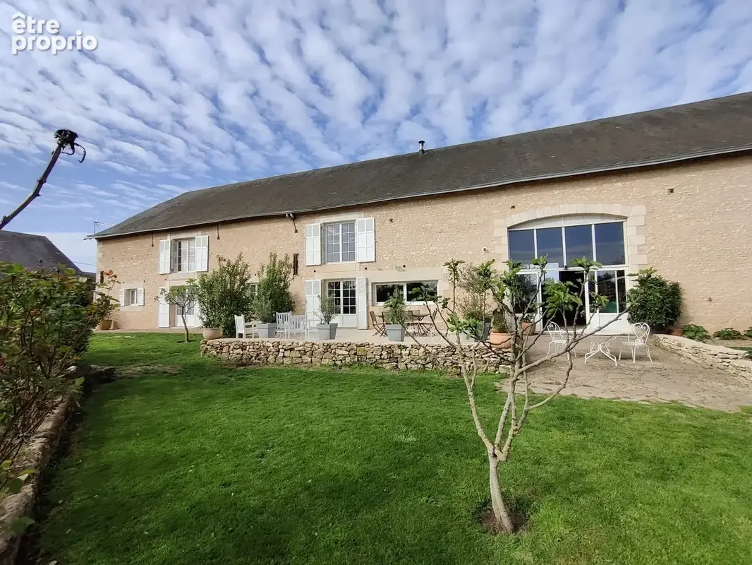 Maison 6 pièces 260 m² à vendre à Sainte-Radegonde (86300) - photo 2