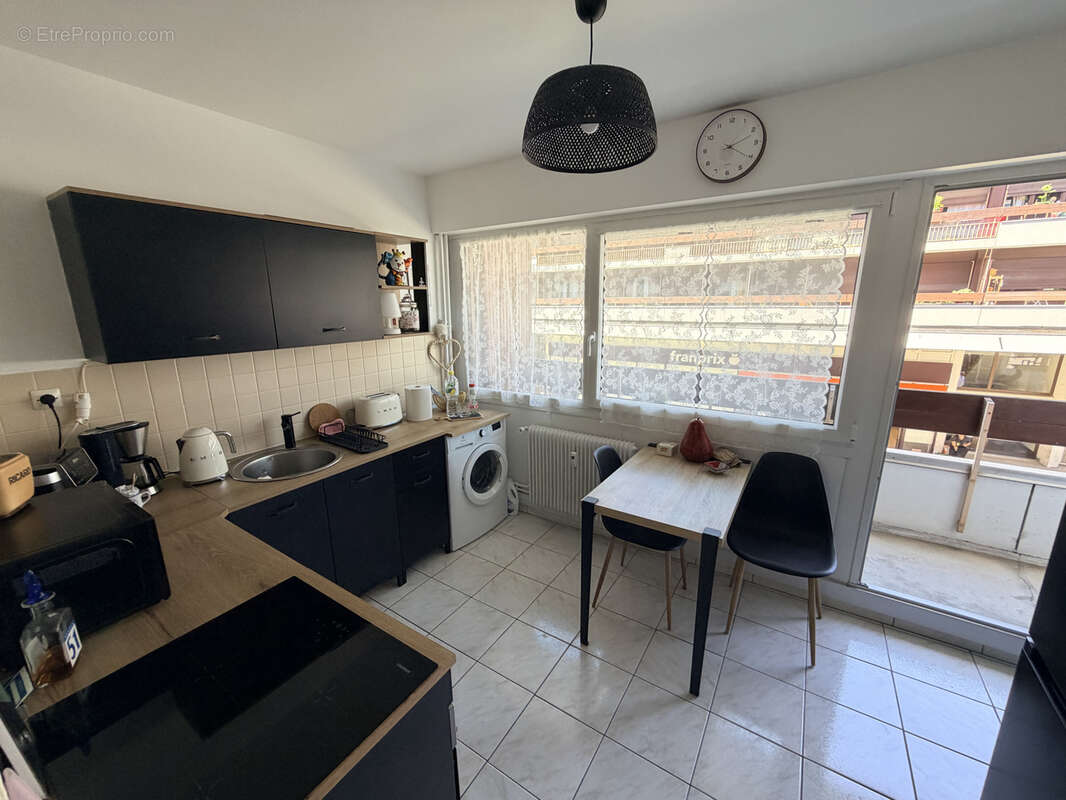 Appartement rénové 77,87 m2 avec balcons à Reims - photo 6