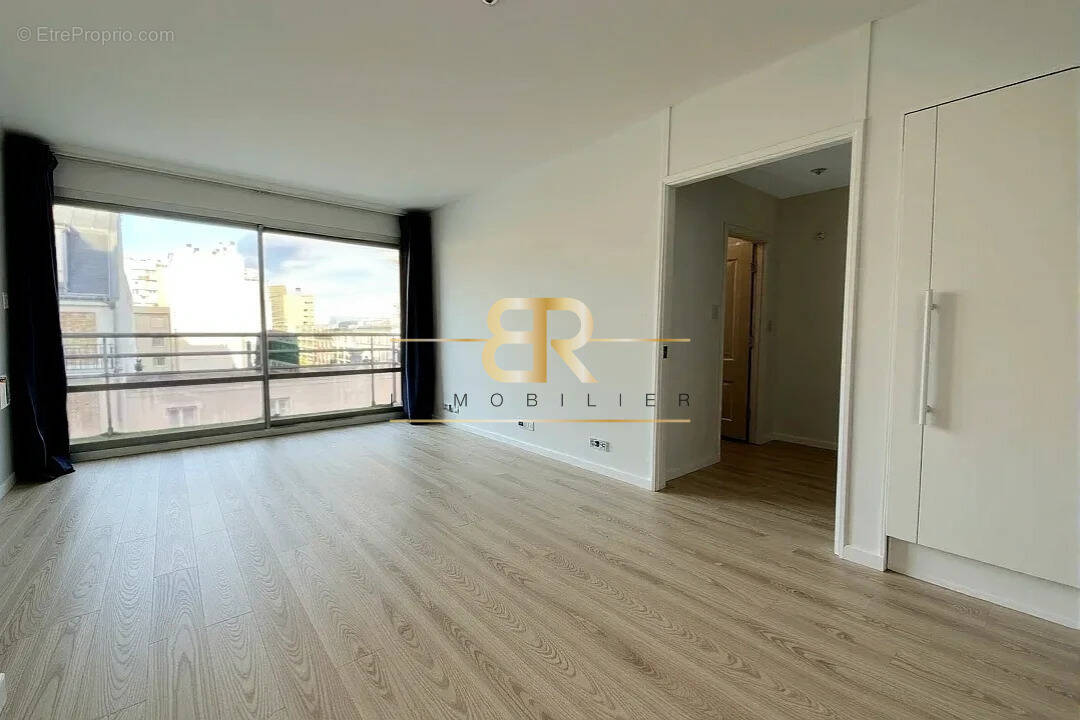 Appartement à PARIS-15E