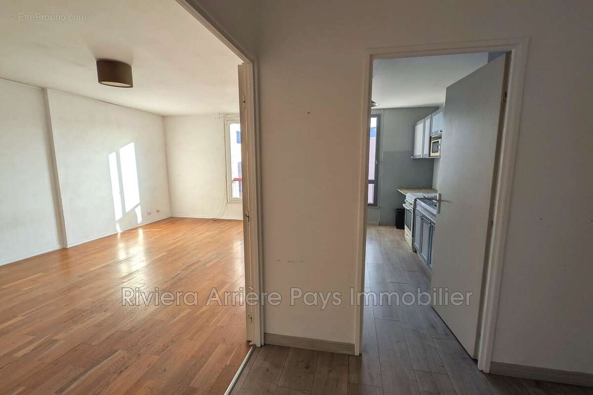 Appartement à CARROS