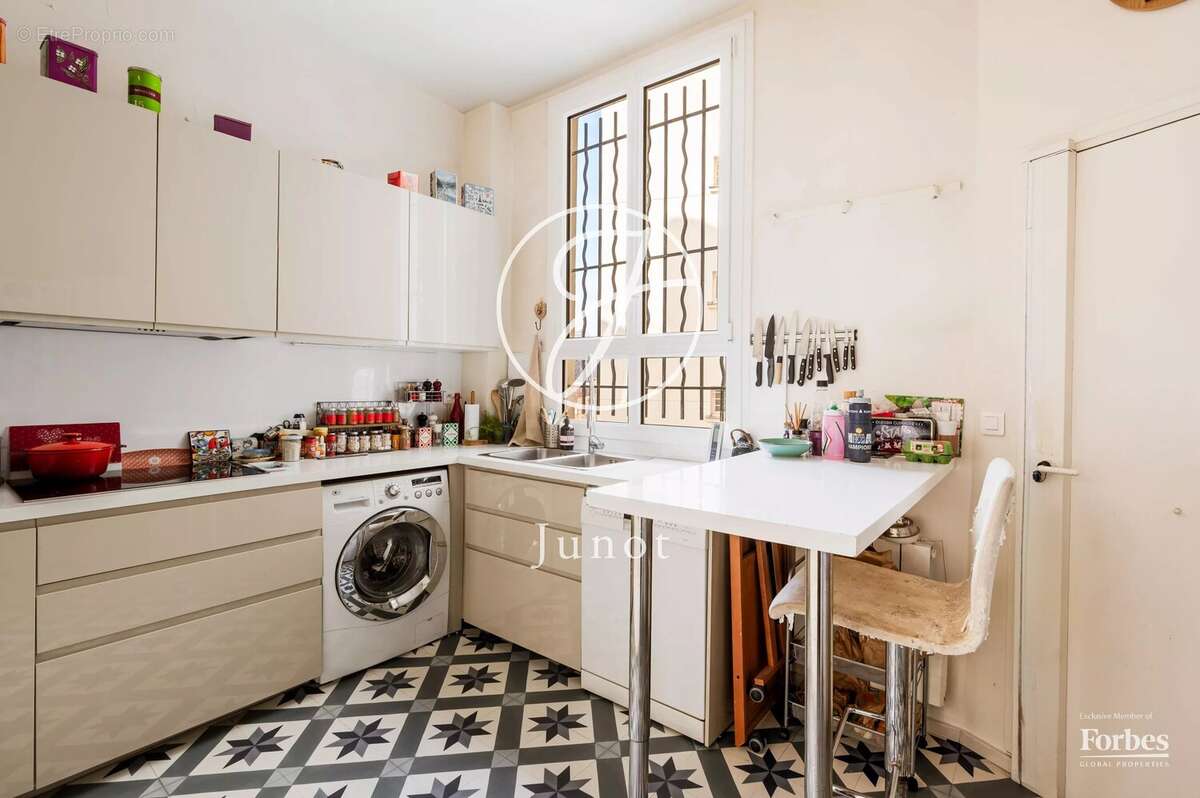 Appartement à PARIS-16E