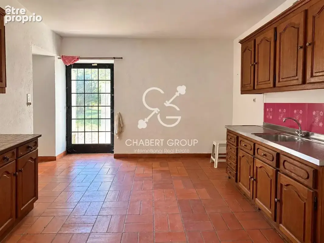 Sénas – mas provençal – 6 pièces – 164 m² habitables – terrain 2,3 ha – 218 m² avec annexes - photo 10