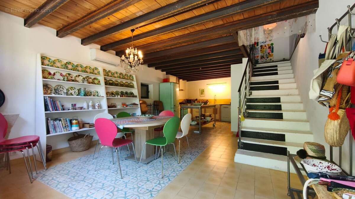 Au coeur d'Uzès maison en pierre rénovée - photo 3