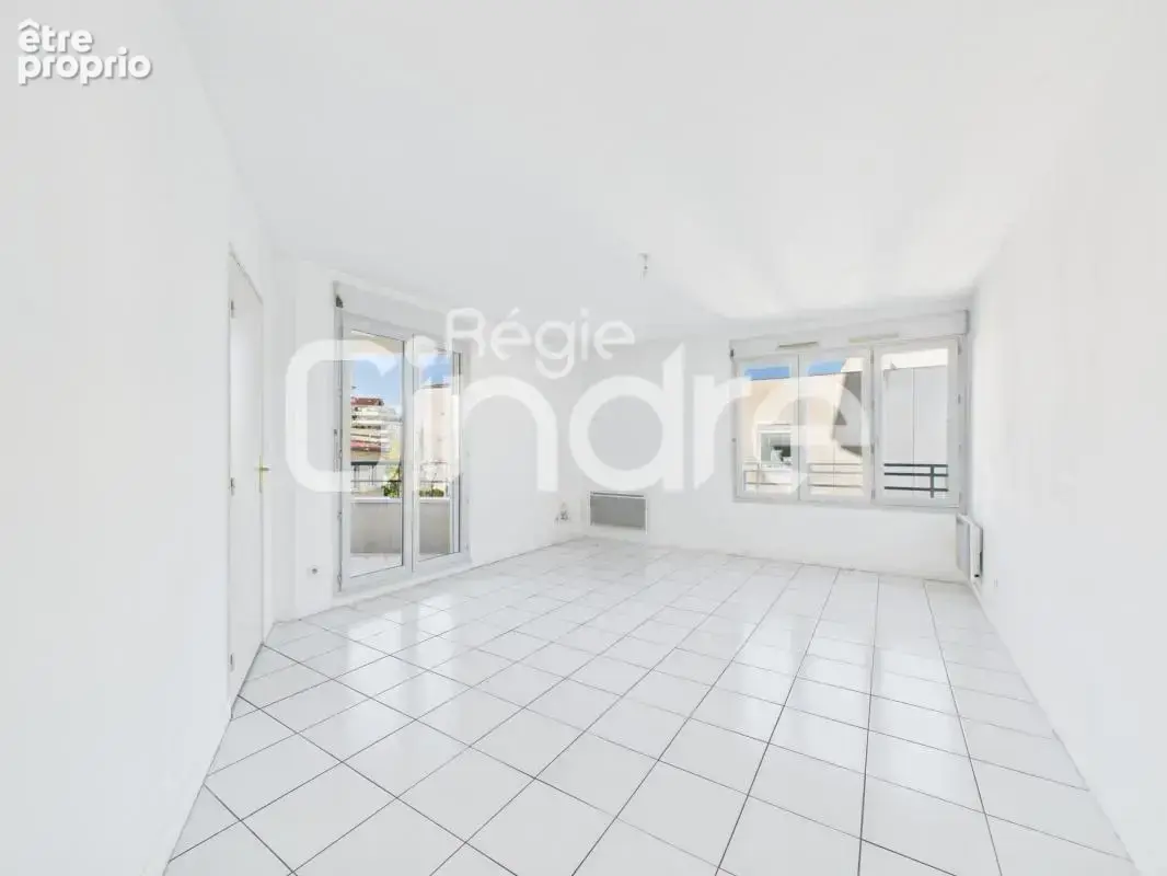 Vente - Appartement - 2 pièces + cuisine - 52 m² - 258 000 € - - photo 2