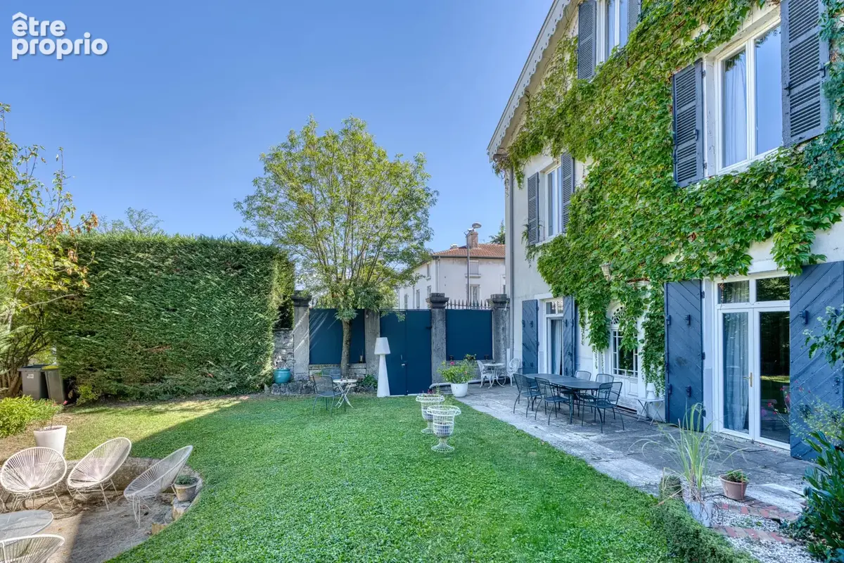 OULLINS - Propriété de 400 m2 - photo 4