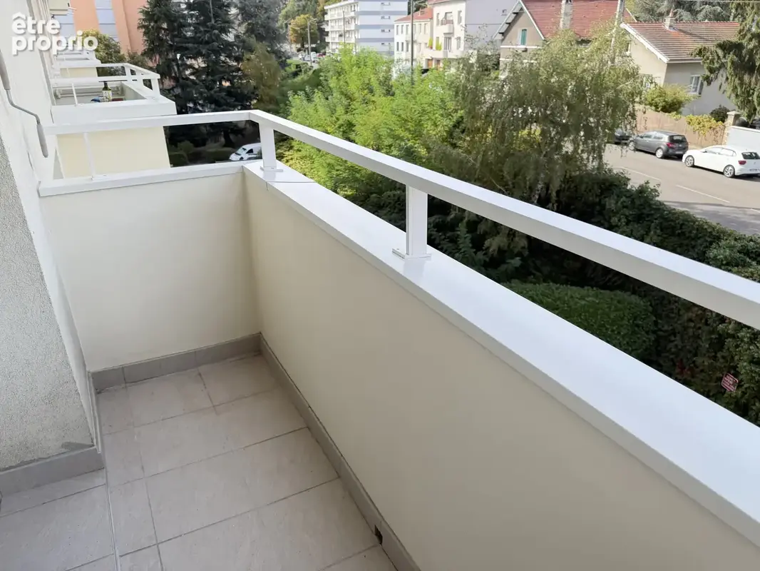 ARMEVILLE, F3 avec ascenseur et balcons 77.000€ - photo 5