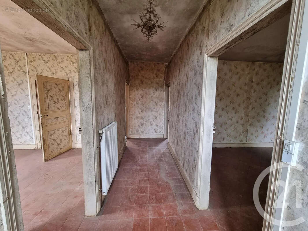 Maison à CORVOL-D'EMBERNARD