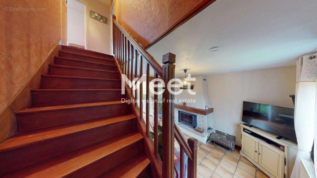 Maison à FLEURY-LA-VALLEE