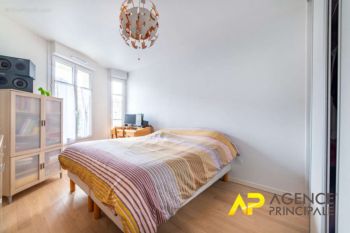 Appartement à LA GARENNE-COLOMBES