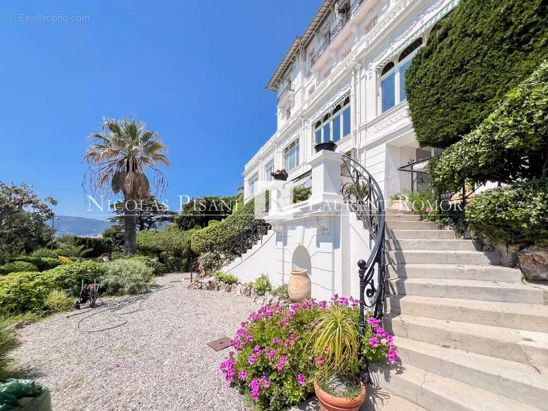 Appartement à ROQUEBRUNE-CAP-MARTIN