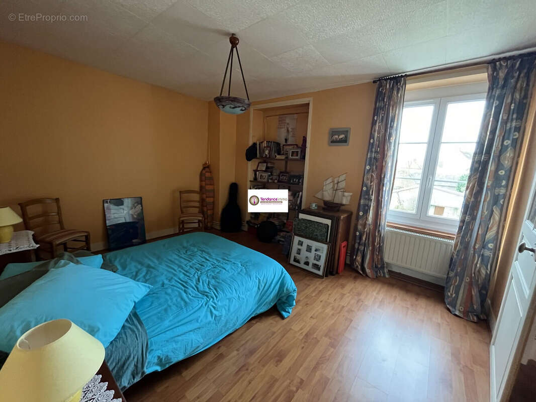 Maison à LE MELE-SUR-SARTHE